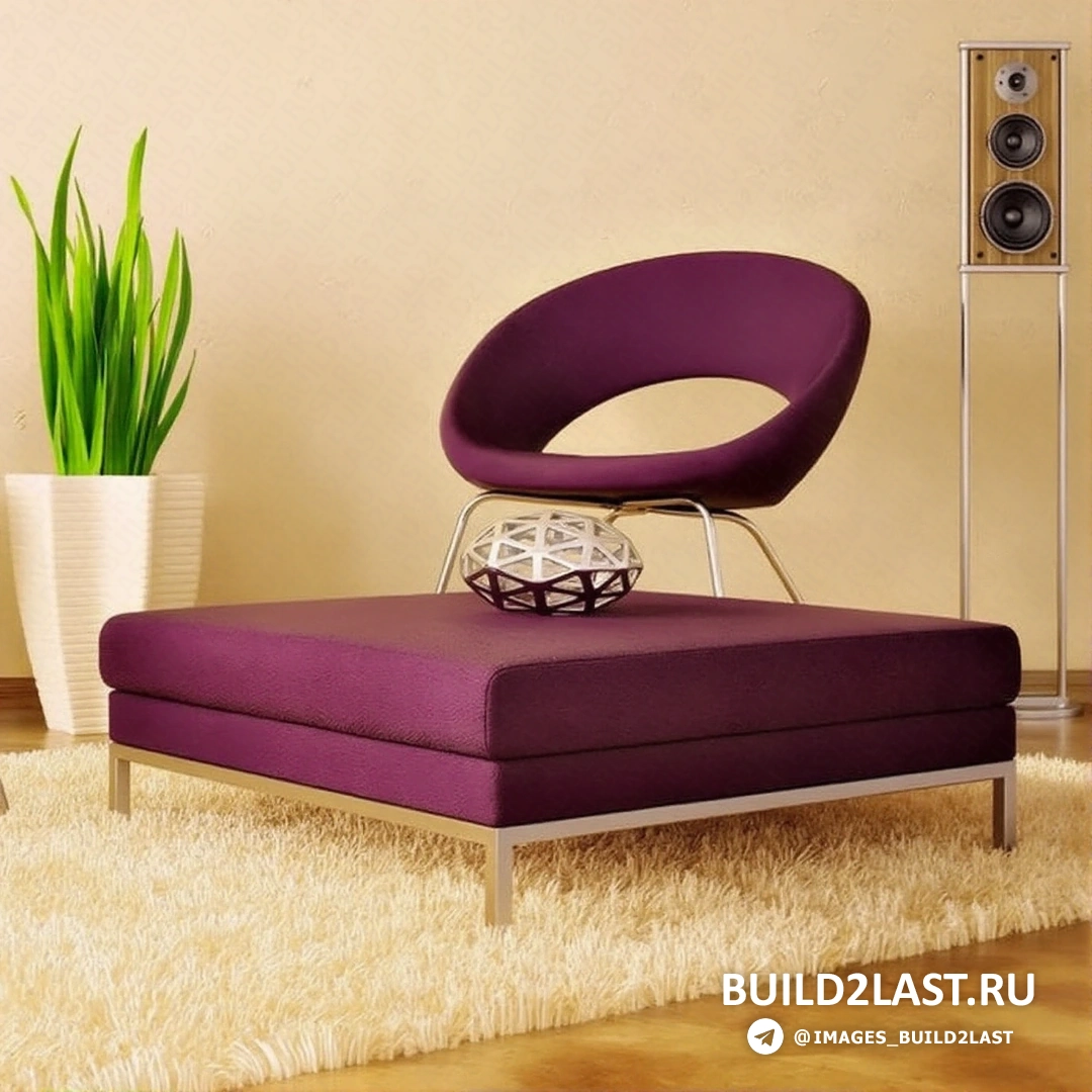 Ковер в гостиной, диван и журнальный столик, серый цвет